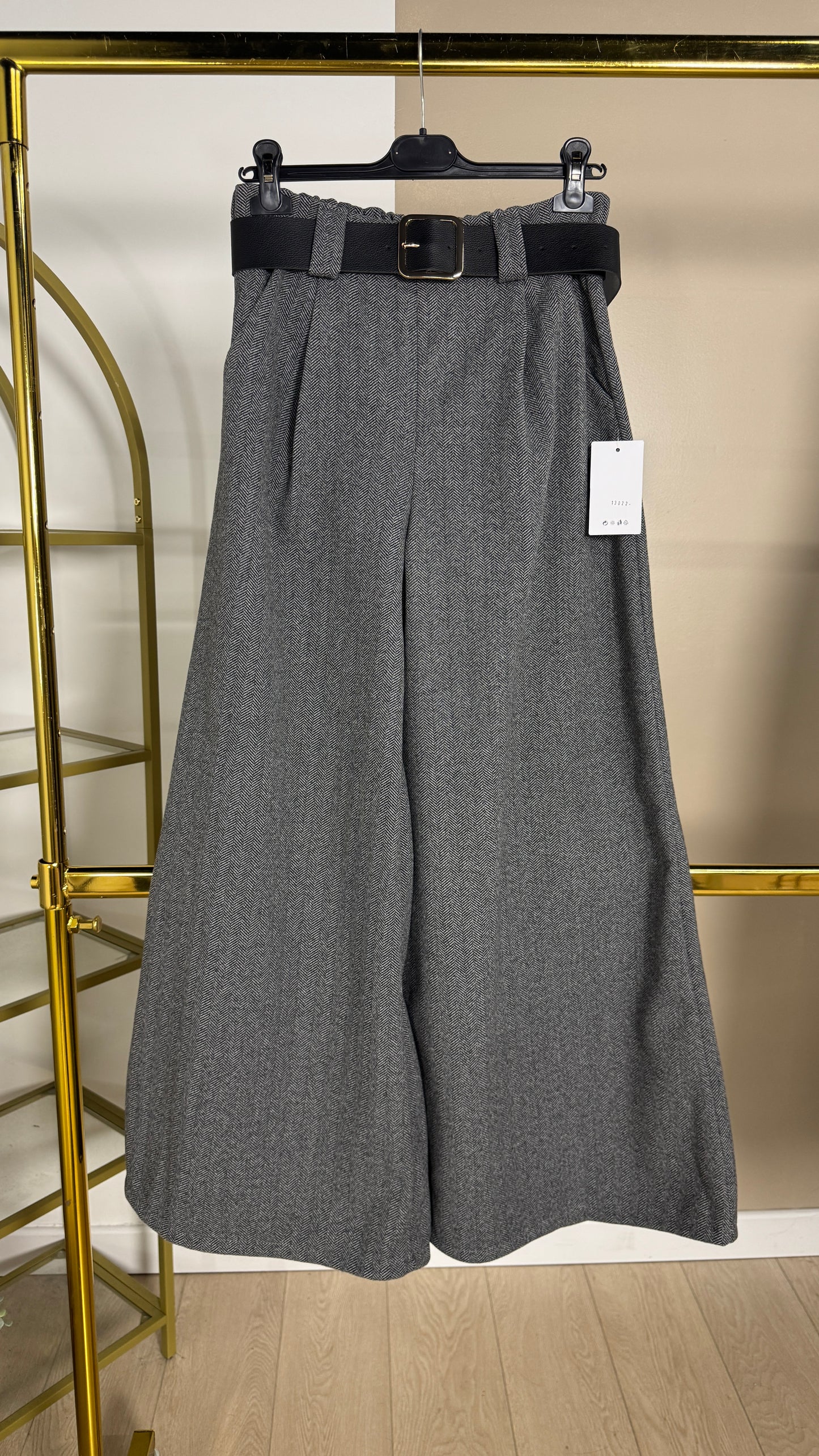 Pantalon RYM façon velours avec poches et ceinture offerte