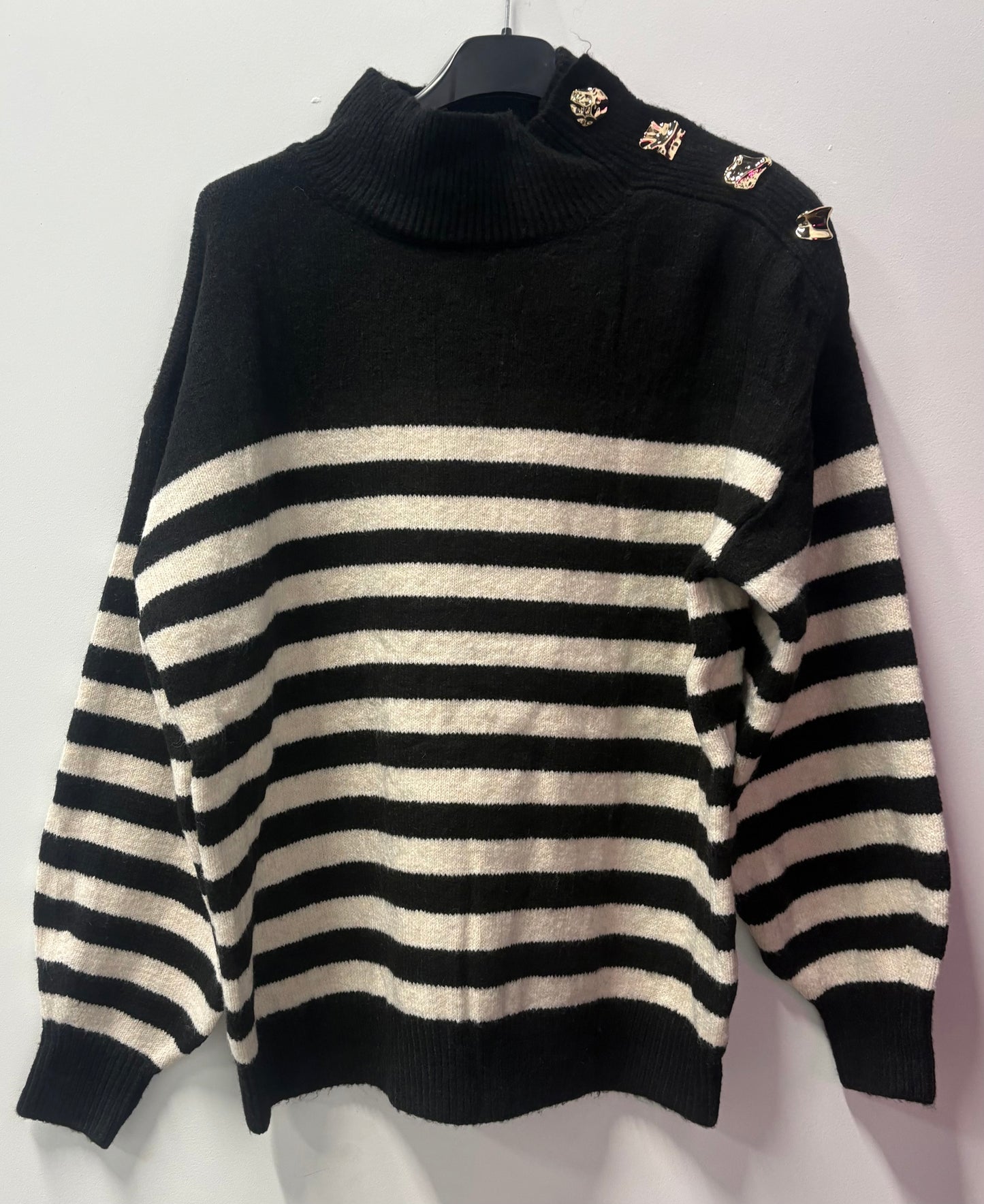 [EXCLU LIVE] Pull rayé avec bouton