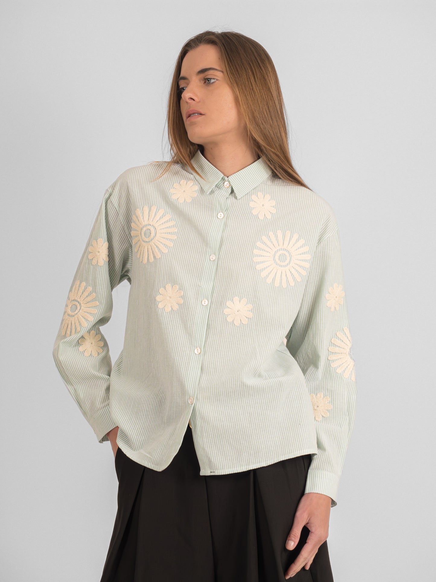Chemise rayée à broderies fleuris - P3 PA