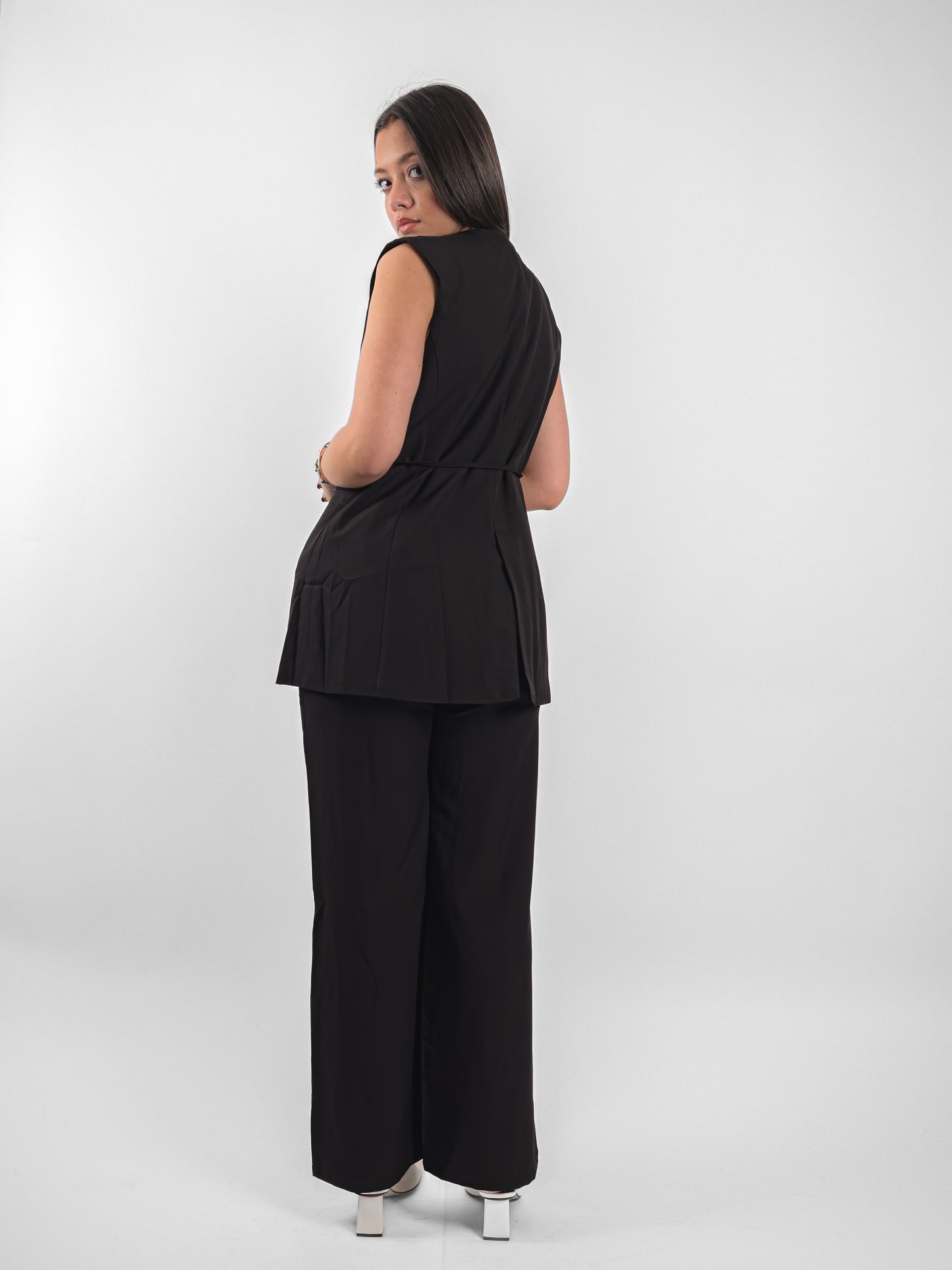 Ensemble blazer sans manches à cordon dorée